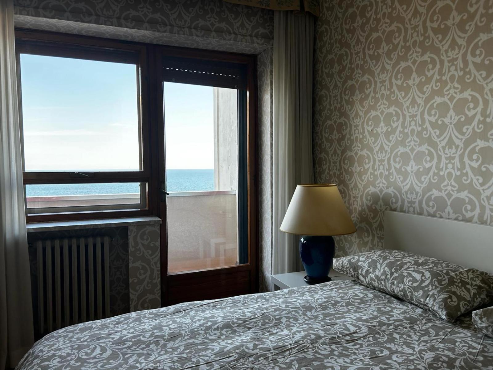 Front Beach Apartment - 3 Bedrooms Bari Luaran gambar