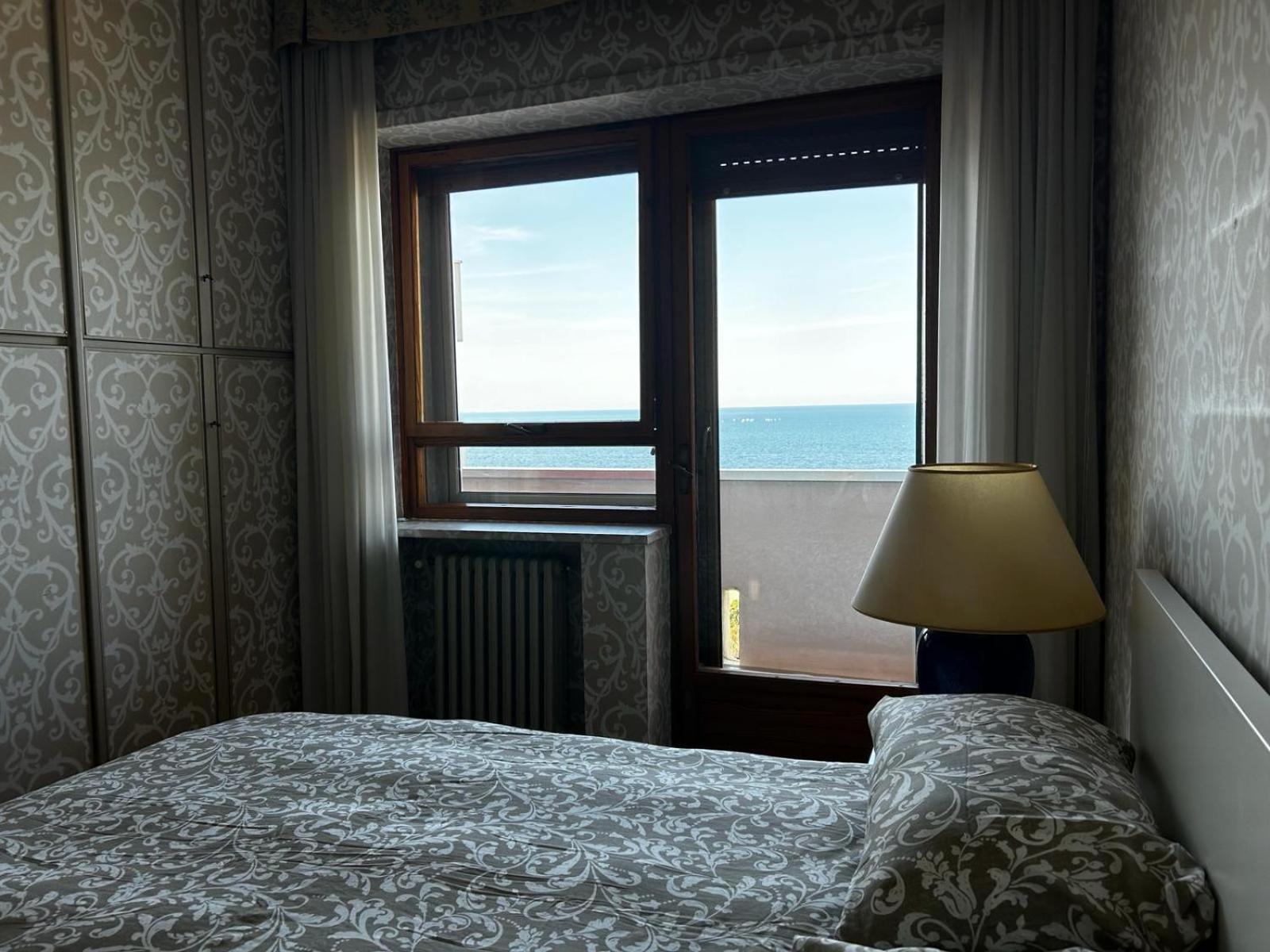 Front Beach Apartment - 3 Bedrooms Bari Luaran gambar