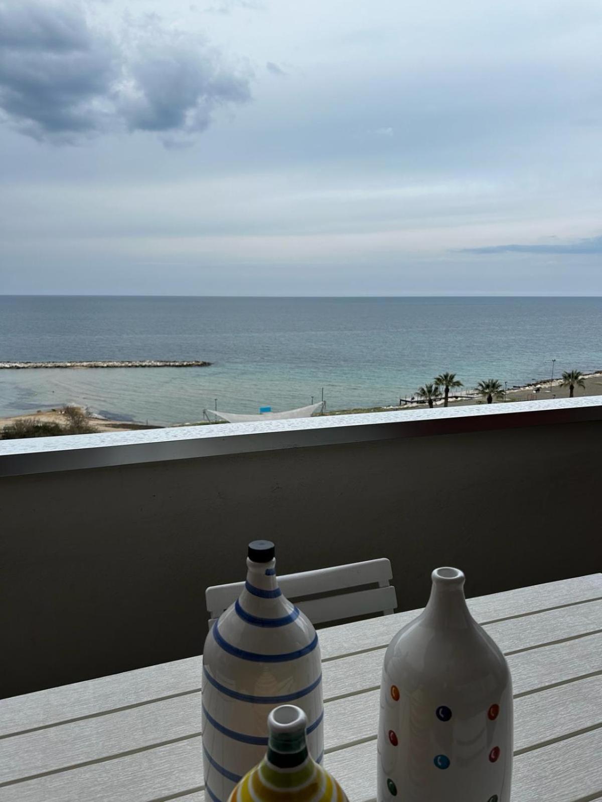 Front Beach Apartment - 3 Bedrooms Bari Luaran gambar