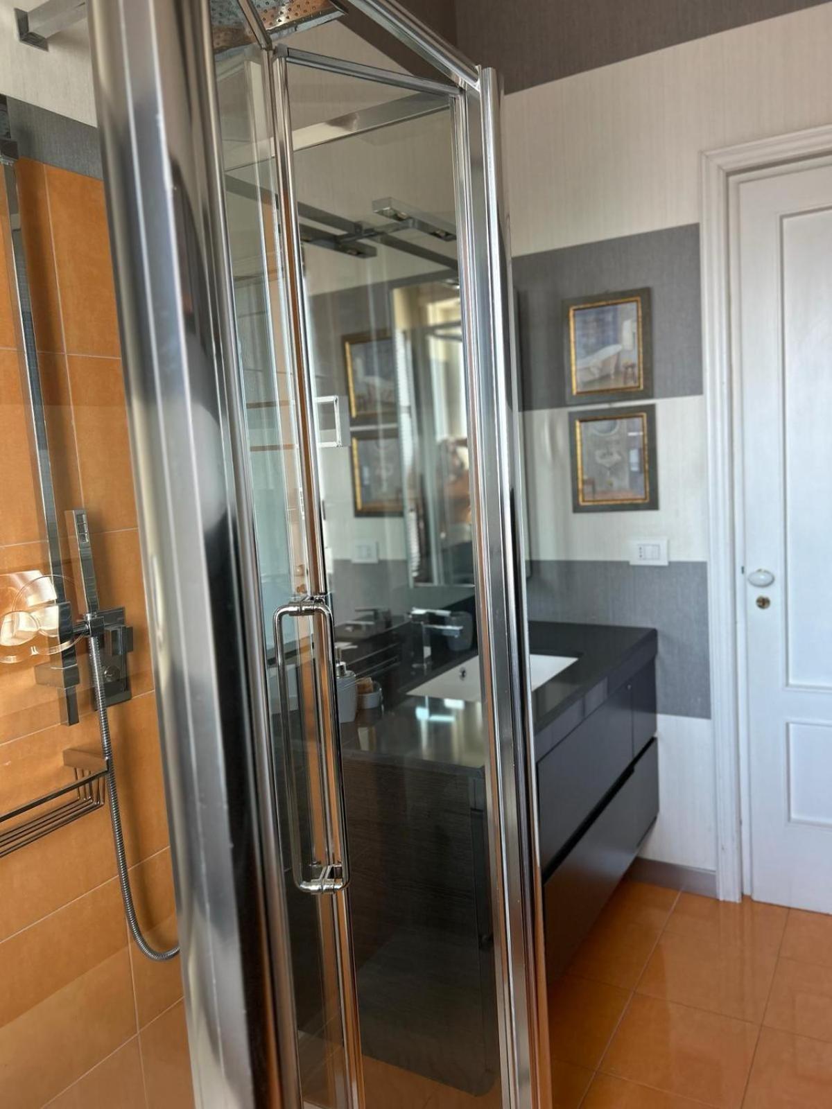 Front Beach Apartment - 3 Bedrooms Bari Luaran gambar