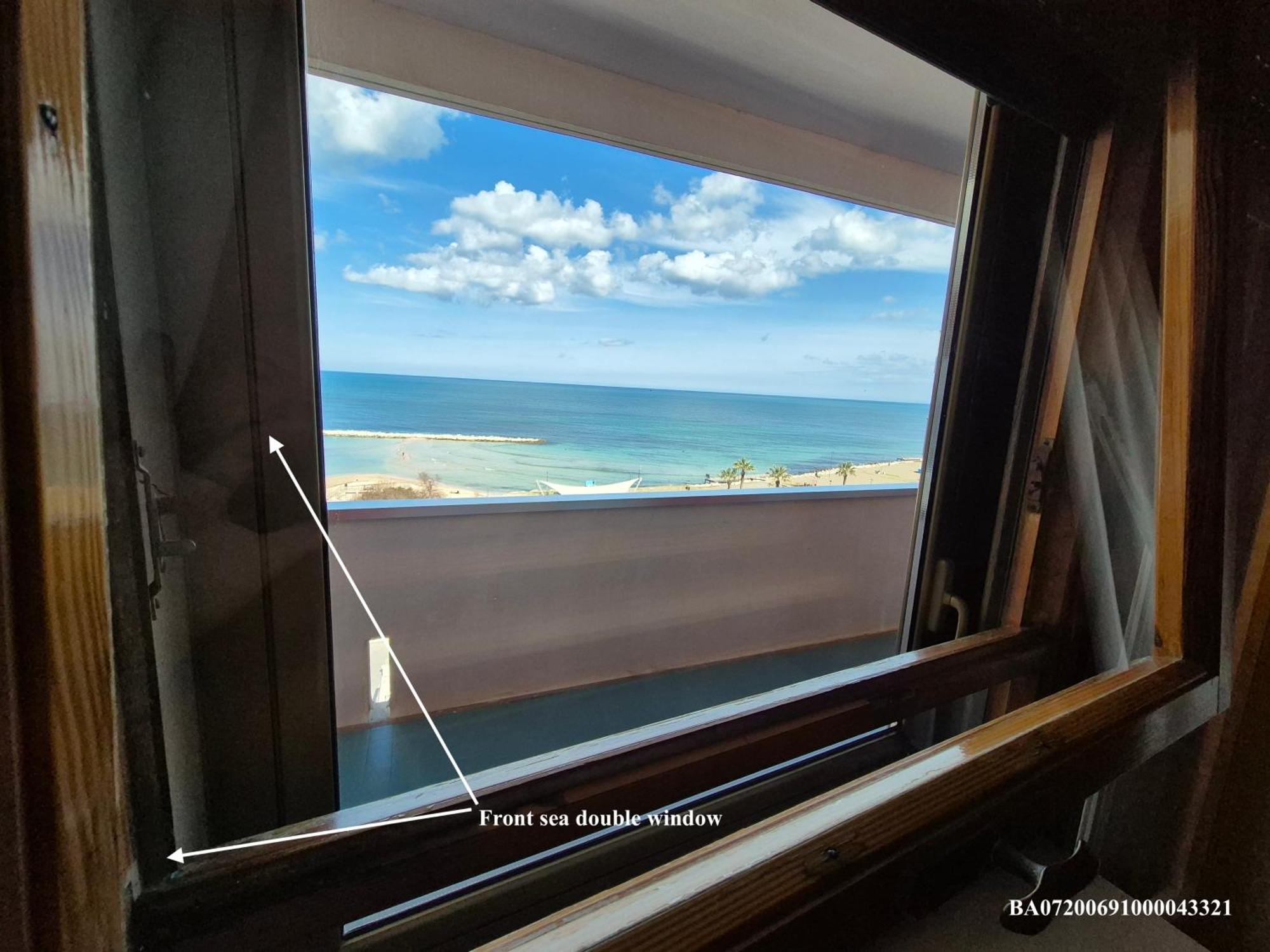 Front Beach Apartment - 3 Bedrooms Bari Luaran gambar