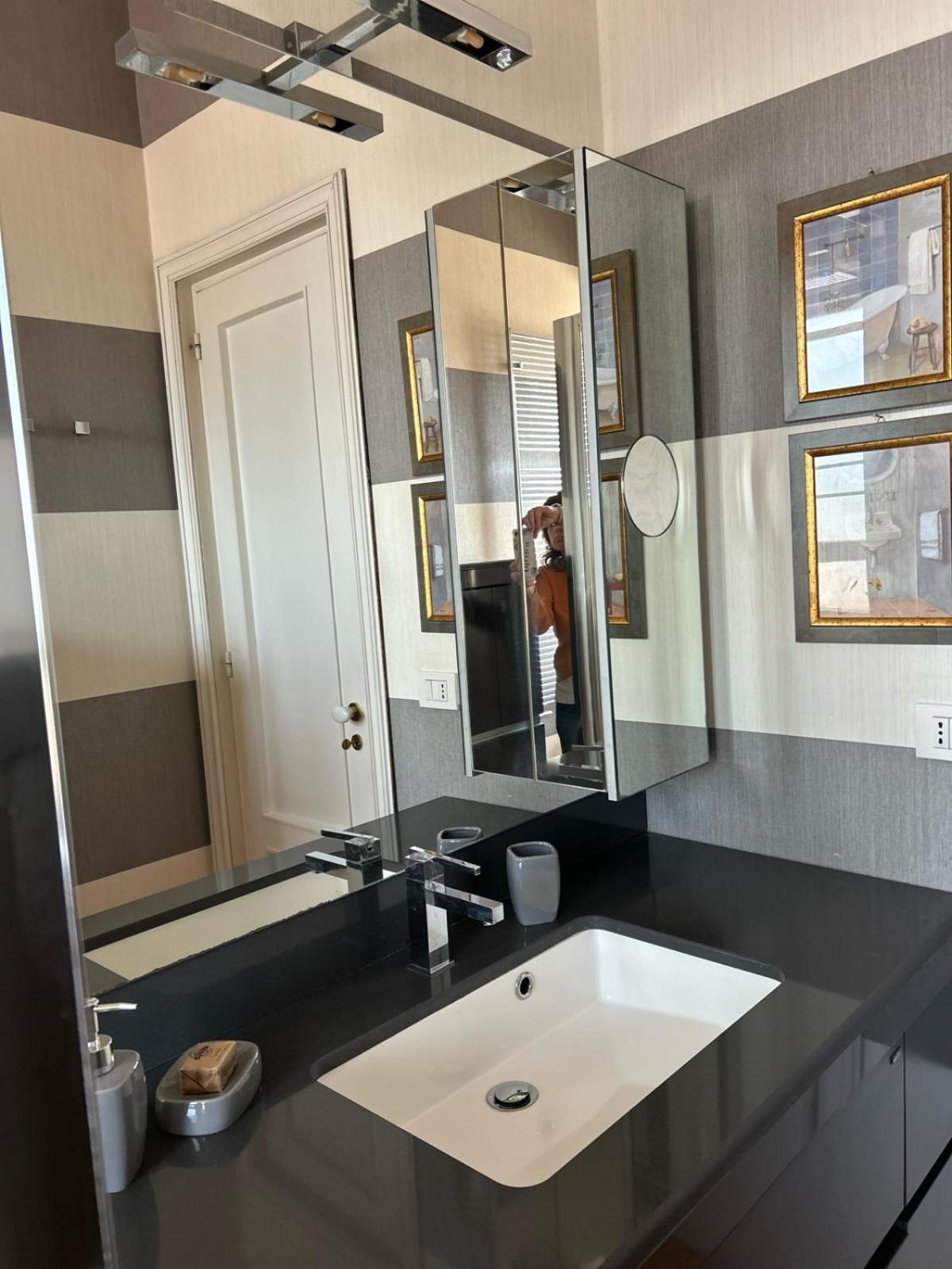 Front Beach Apartment - 3 Bedrooms Bari Luaran gambar