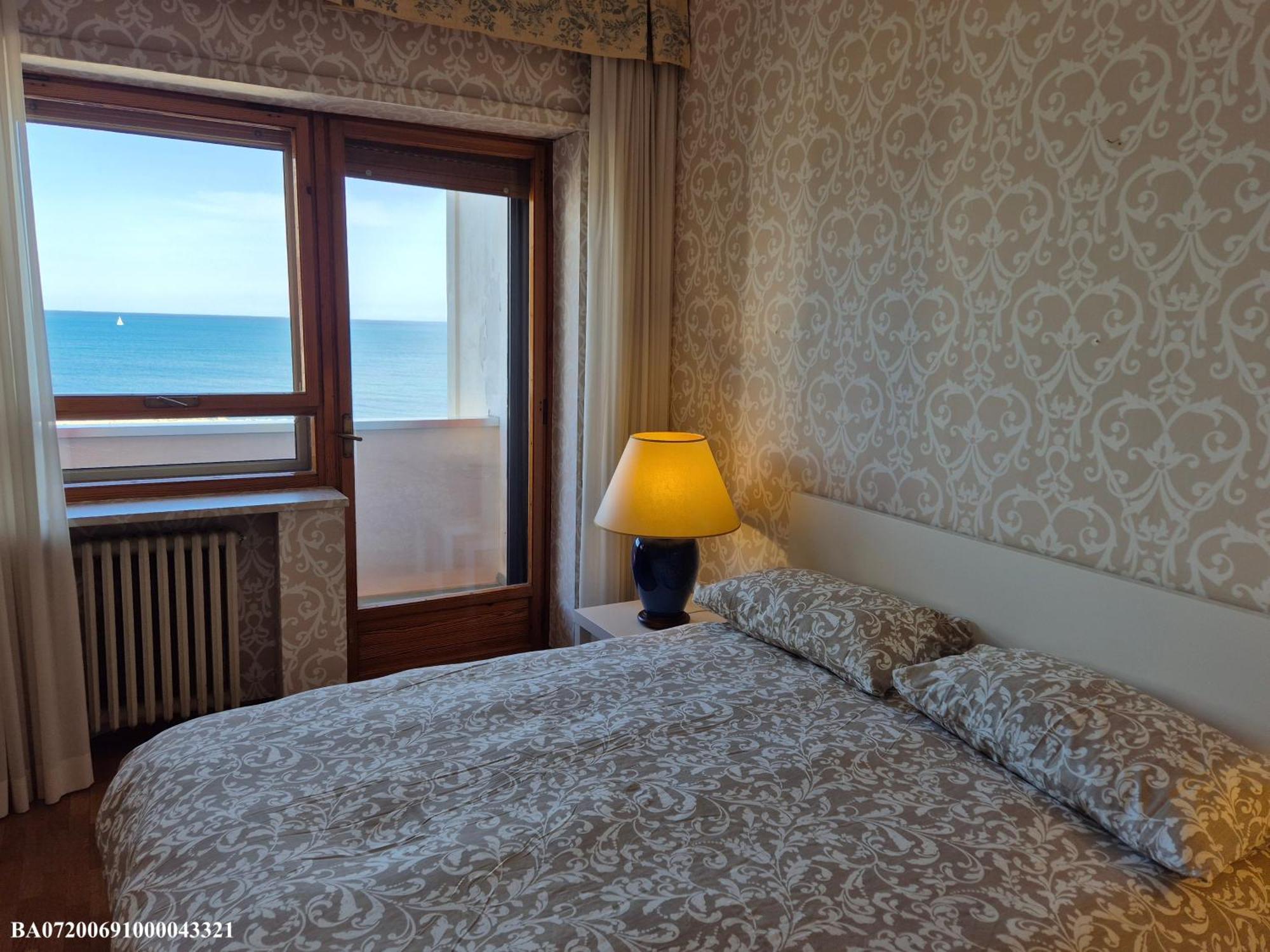 Front Beach Apartment - 3 Bedrooms Bari Luaran gambar