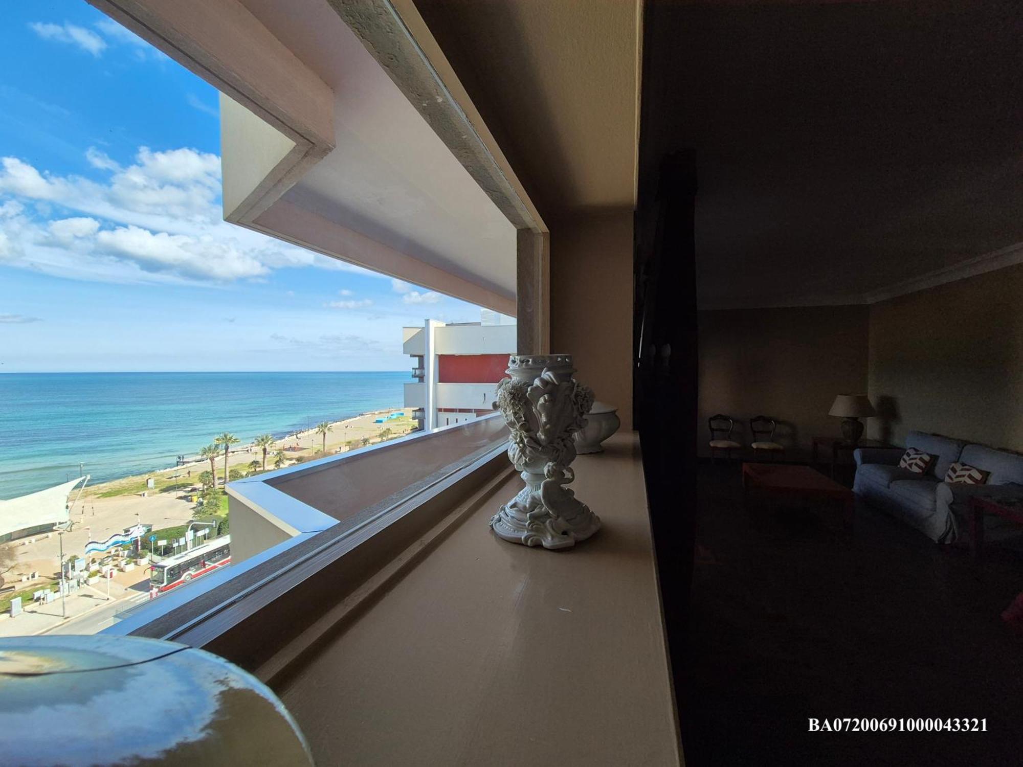 Front Beach Apartment - 3 Bedrooms Bari Luaran gambar