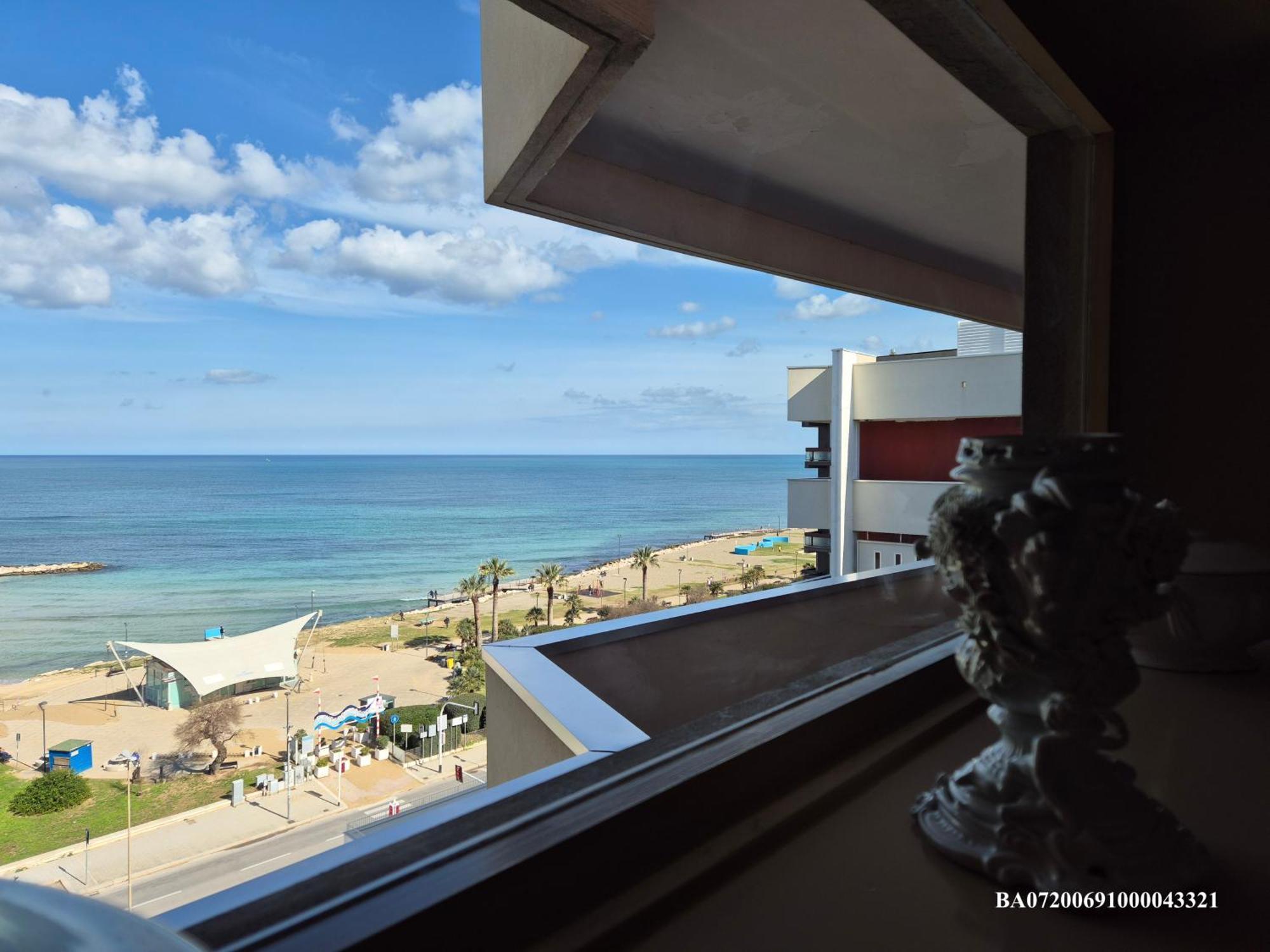 Front Beach Apartment - 3 Bedrooms Bari Luaran gambar