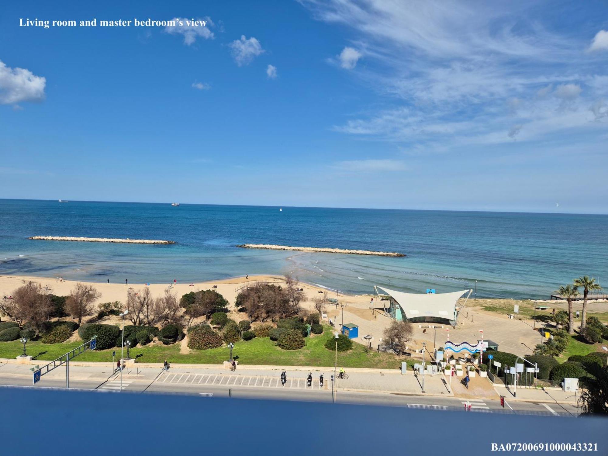 Front Beach Apartment - 3 Bedrooms Bari Luaran gambar