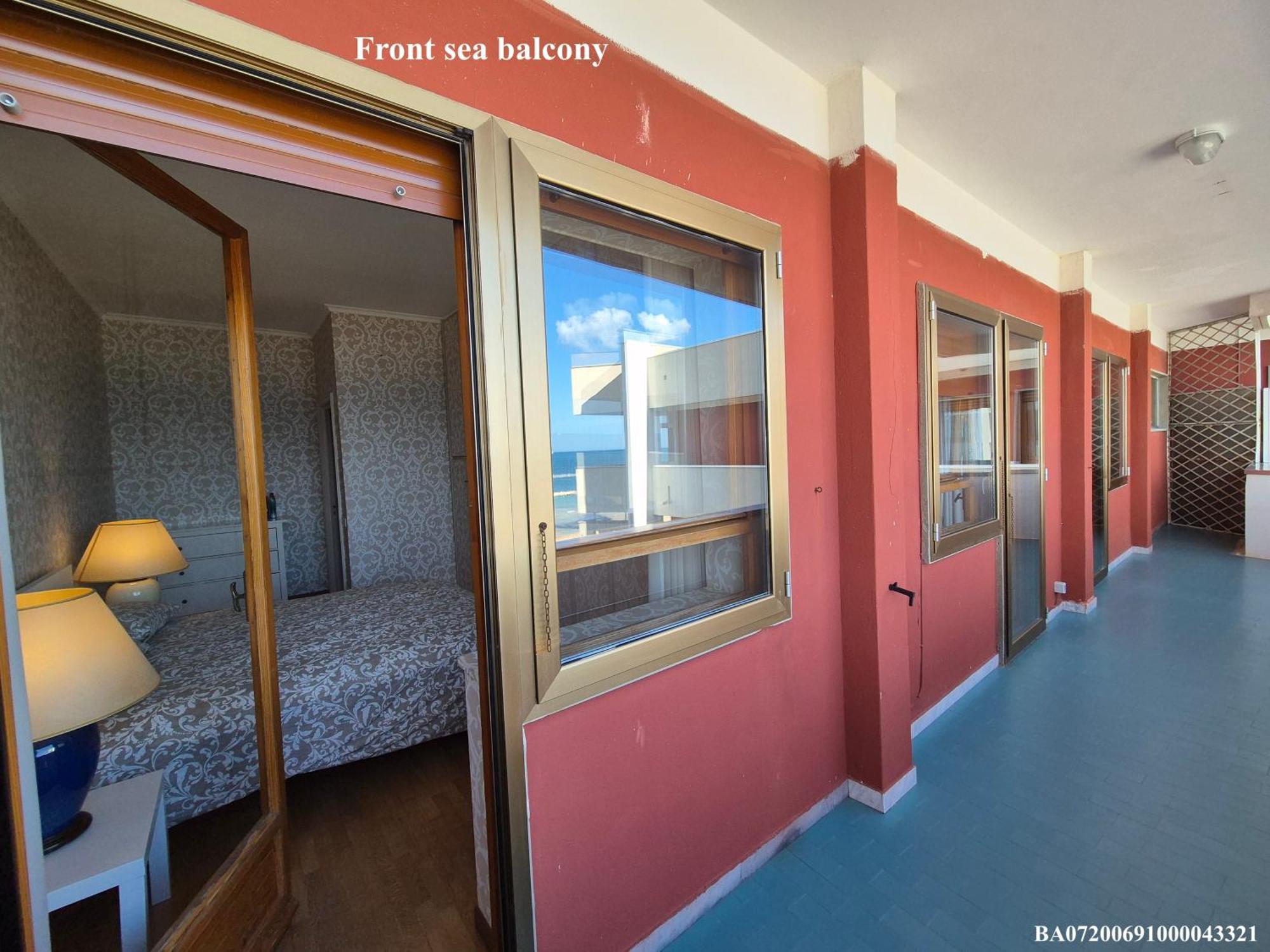 Front Beach Apartment - 3 Bedrooms Bari Luaran gambar