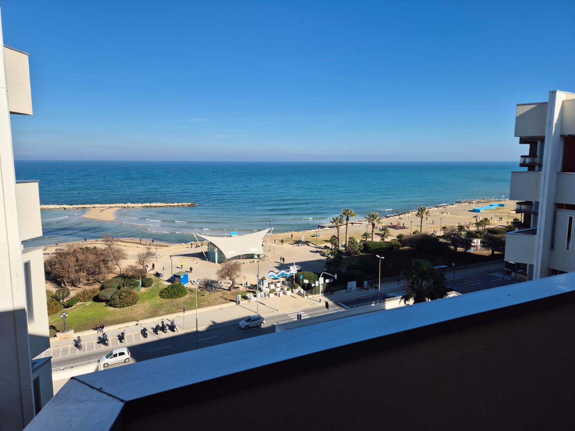 Front Beach Apartment - 3 Bedrooms Bari Luaran gambar