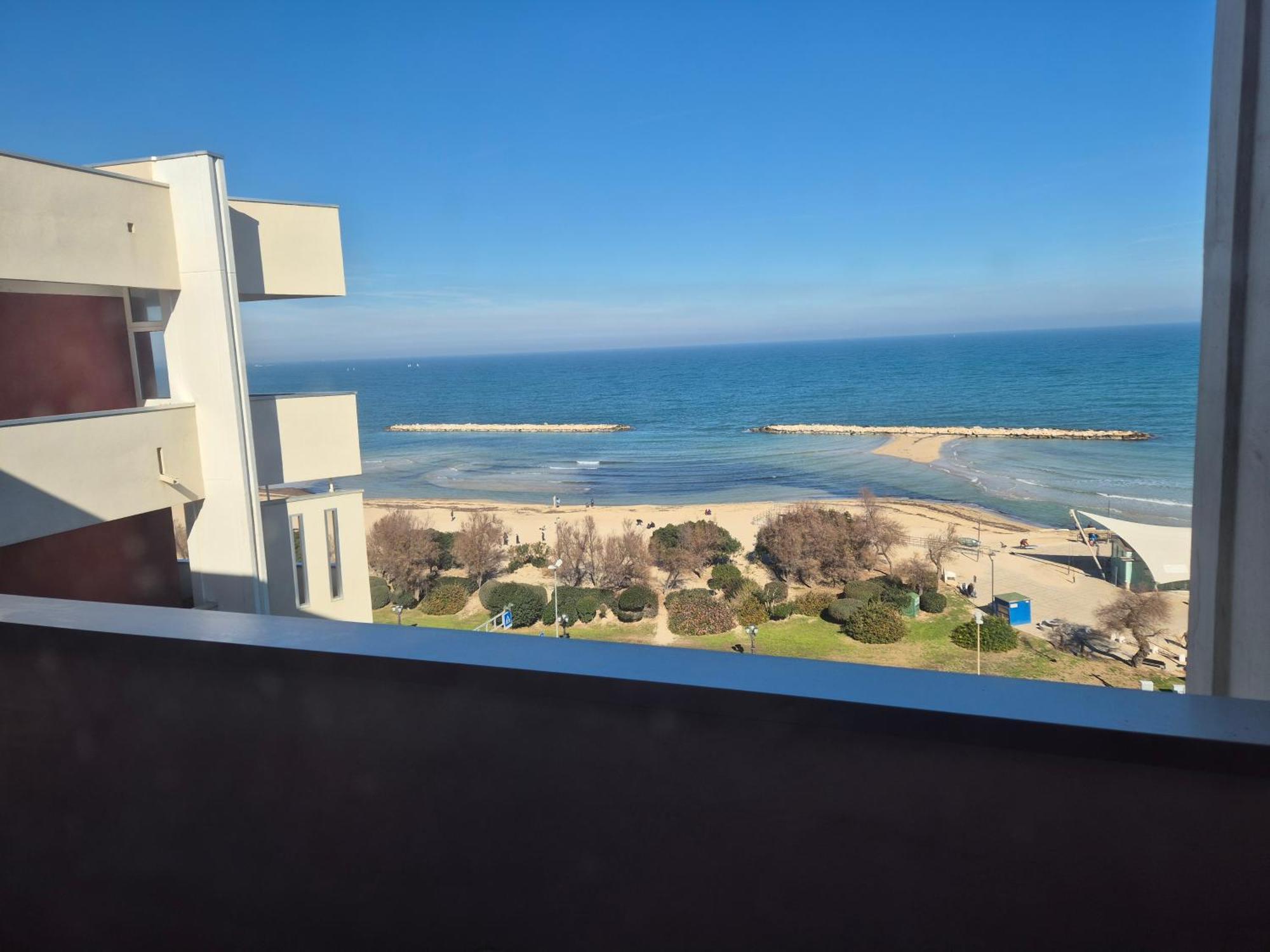 Front Beach Apartment - 3 Bedrooms Bari Luaran gambar